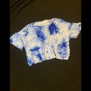 Crop top. Tie dye.